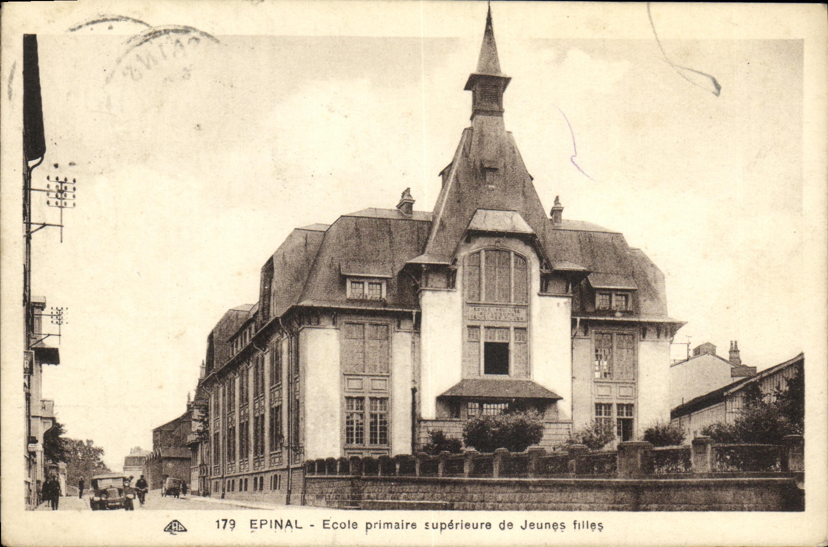 Una escuela primaria mas alta de Epinal de la POSTAL de la VENDIMIA de la gente joven