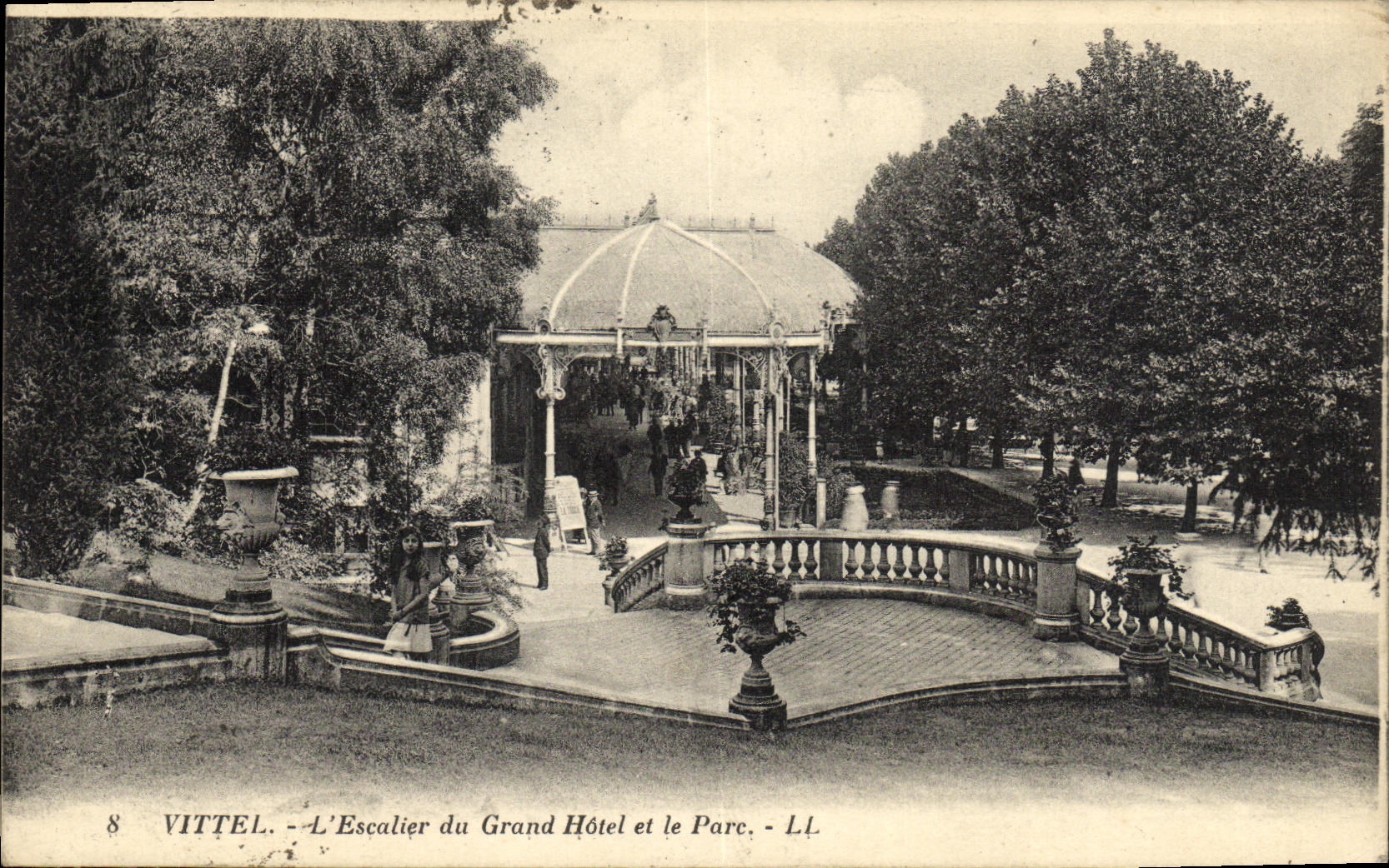 VINTAGE POSTCARD Vittel L Staircase of the Large Hotel and the Park
