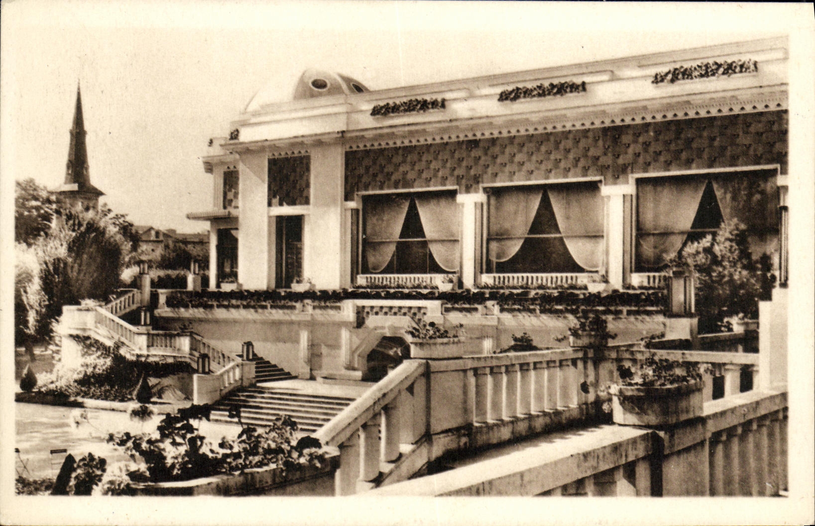 POSTAL Vittel de la VENDIMIA el casino y una esquina del parque