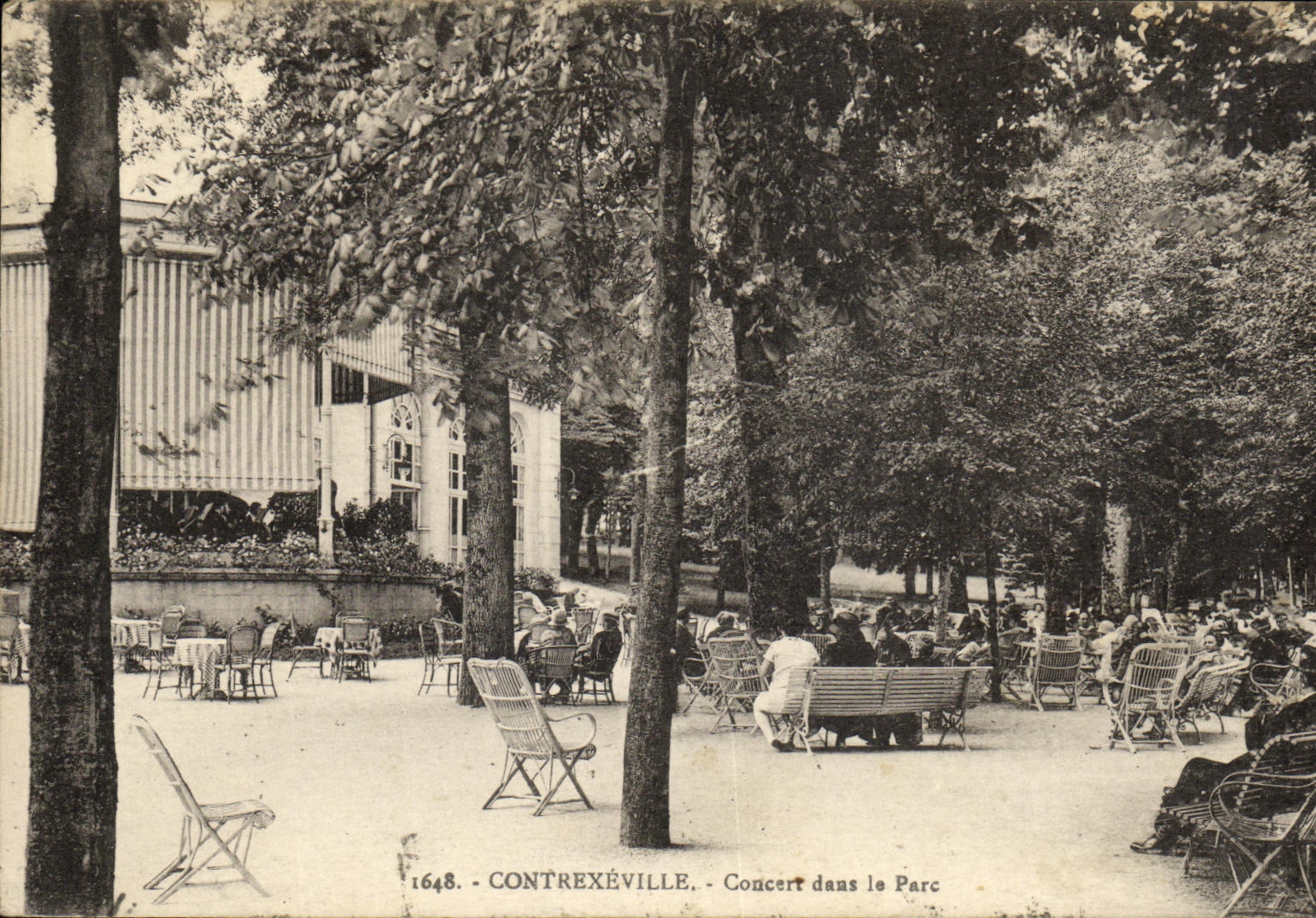 VINTAGE POSTCARD Contrexeville Concert In the Park