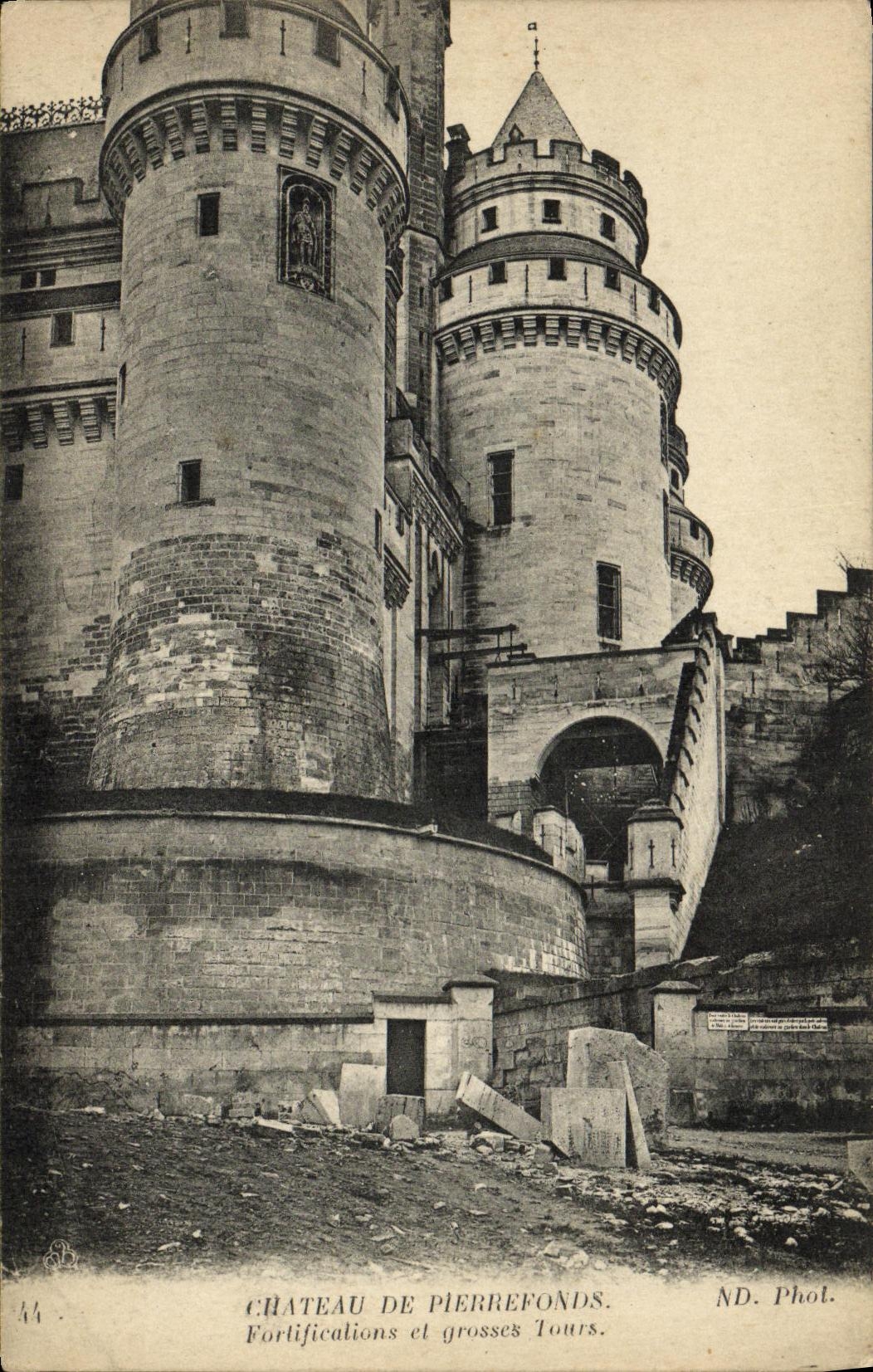 La POSTAL Pierrefonds de la VENDIMIA los fortalecimientos del castillo y gana en total torres