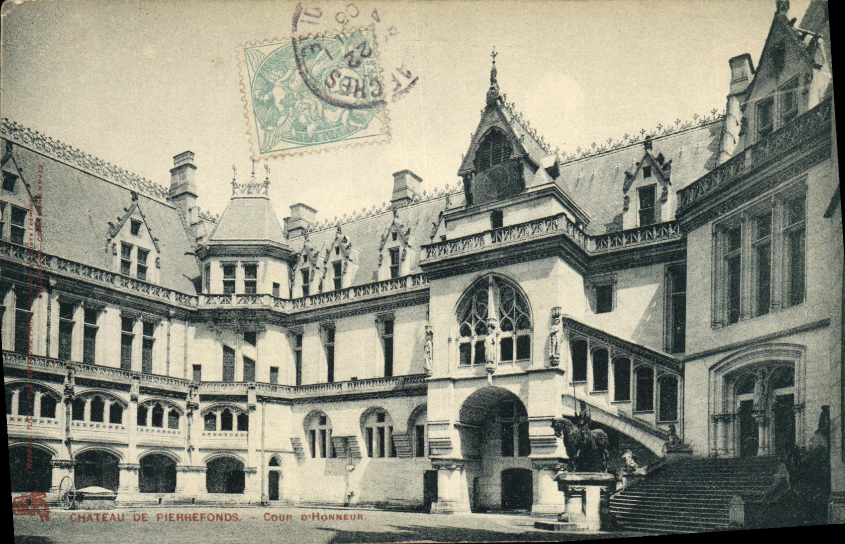 Honor de la corte D del castillo de Pierrefonds de la POSTAL de la VENDIMIA