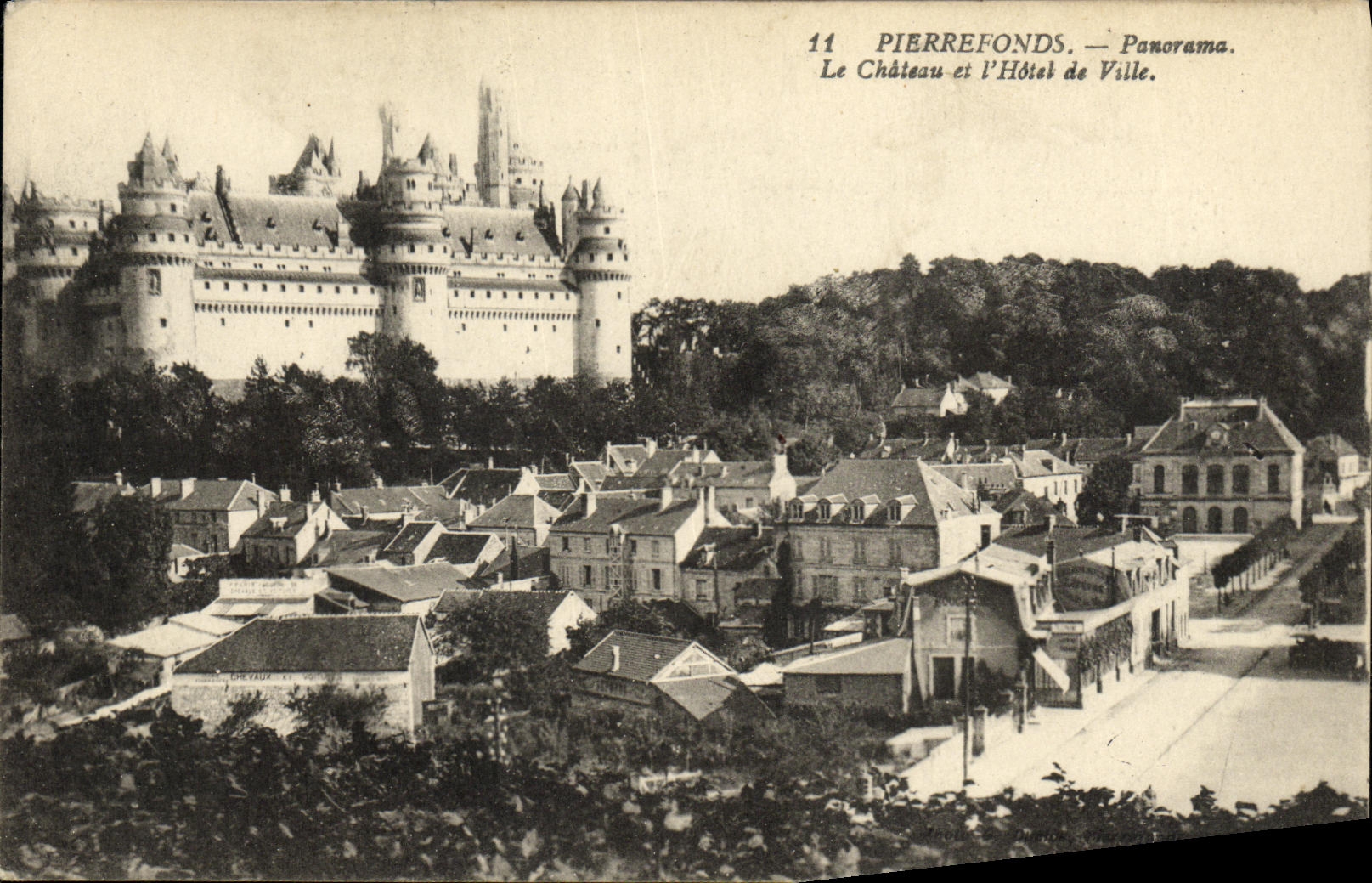 Panorama de Pierrefonds de la POSTAL de la VENDIMIA el castillo y el L ayuntamiento