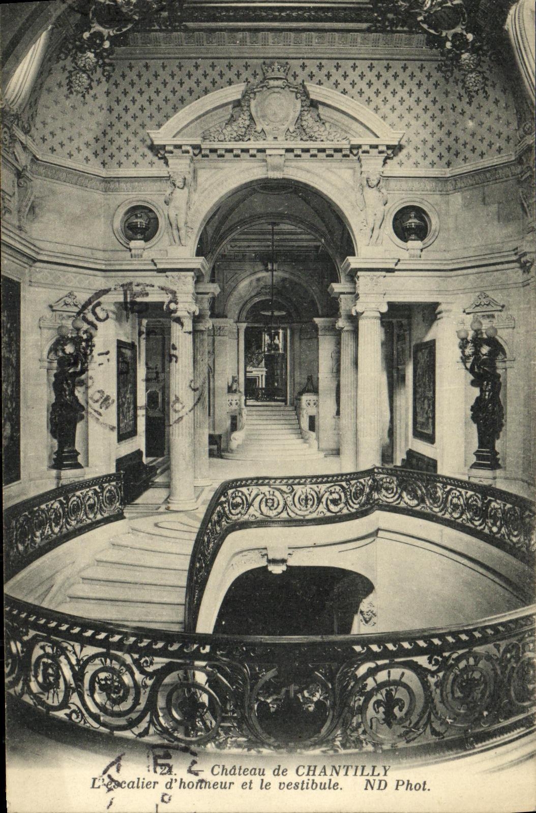 VINTAGE POSTCARD Castle of Chantilly L staircase D Horneur and the Hall
