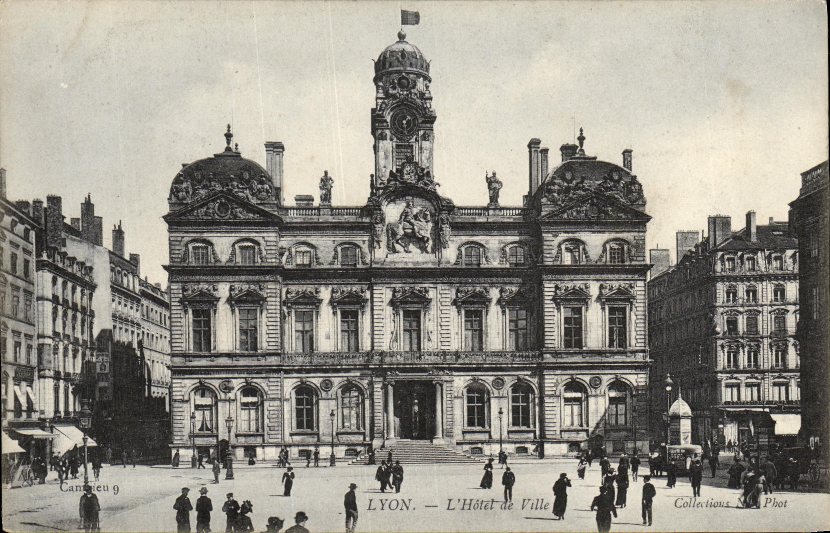 VINTAGE POSTCARD Lyon L Town hall