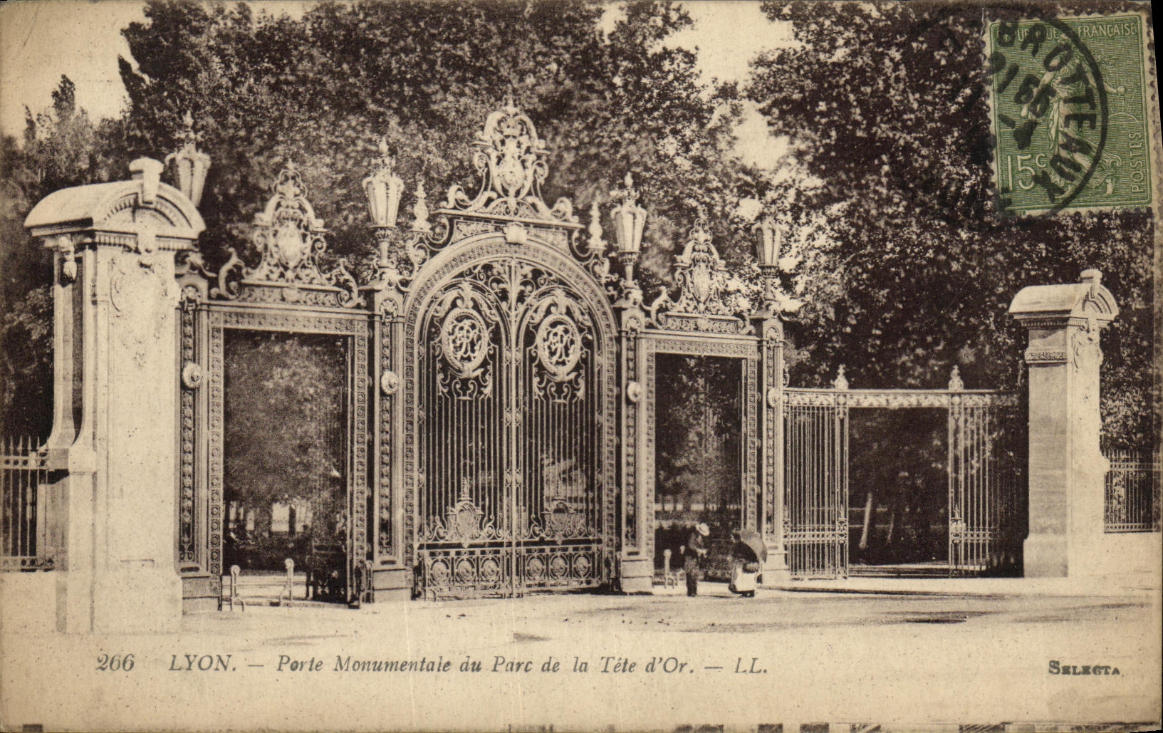 VINTAGE POSTCARD Lyon Carries Monumentaie of the Park of the Head D Or