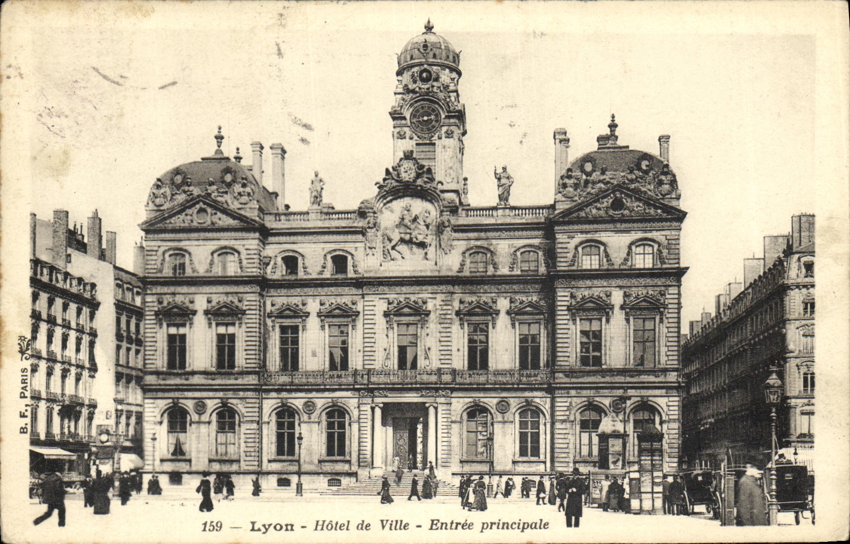 VINTAGE POSTCARD Lyon Town hall Main entrance