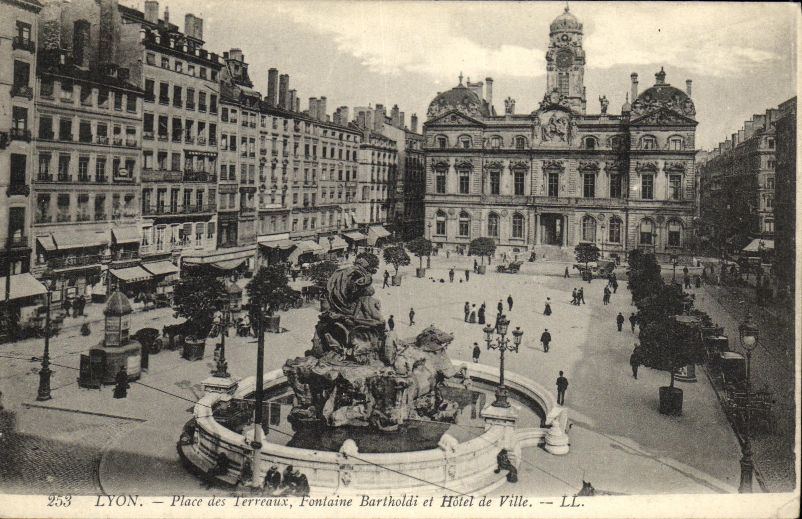 VINTAGE POSTCARD Lyon Places Composts Bartholdi Fountain and Town hall