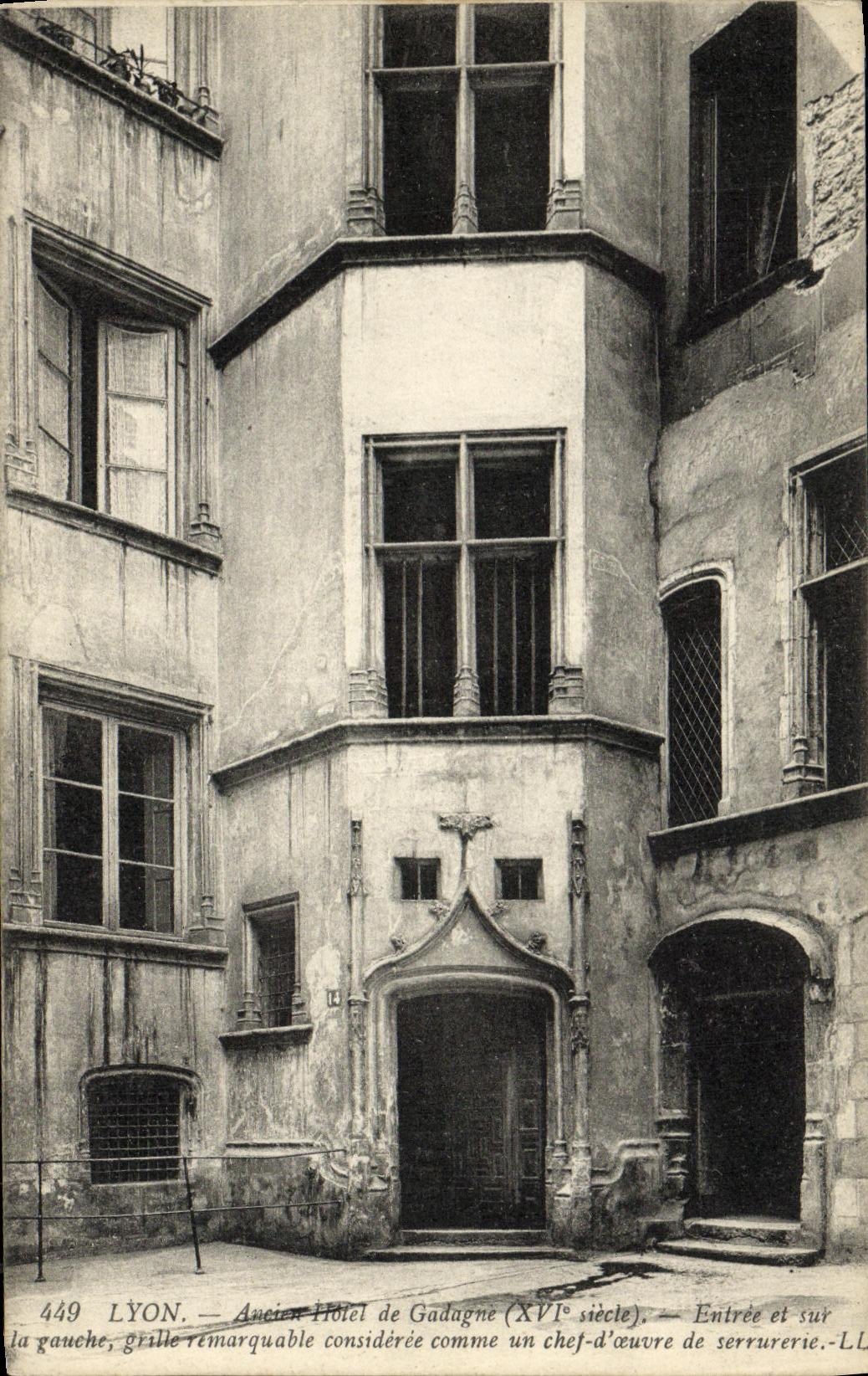 VINTAGE POSTCARD Lyon Old hotel of Gadagne