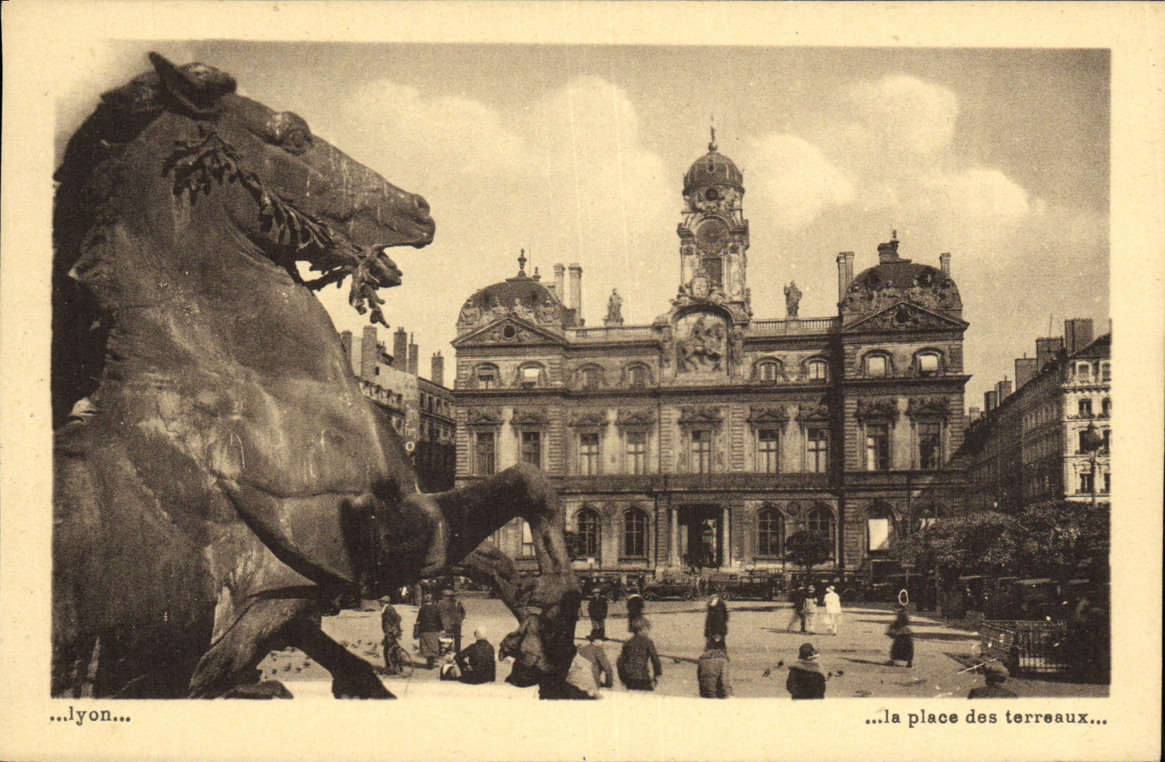 VINTAGE POSTCARD Lyon the place of the composts