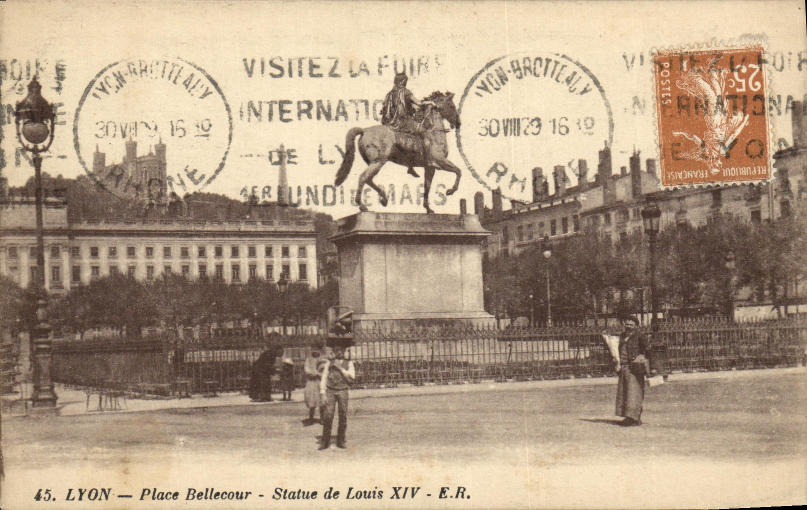 VINTAGE POSTCARD Lyon Places Bellecour Statue of Louis XlV