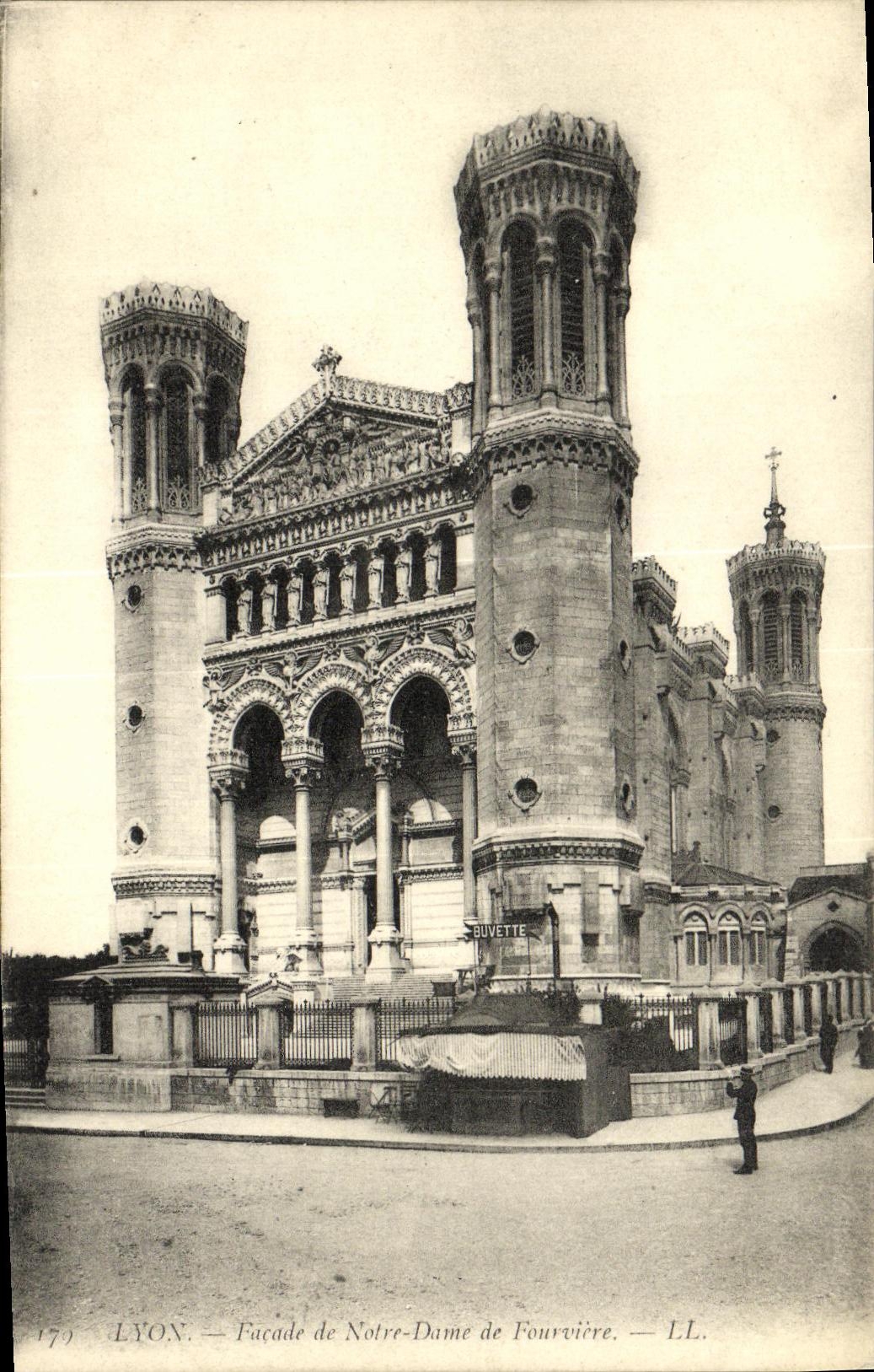 VINTAGE POSTCARD Lyon Frontage of Notre Dame de Fourviere