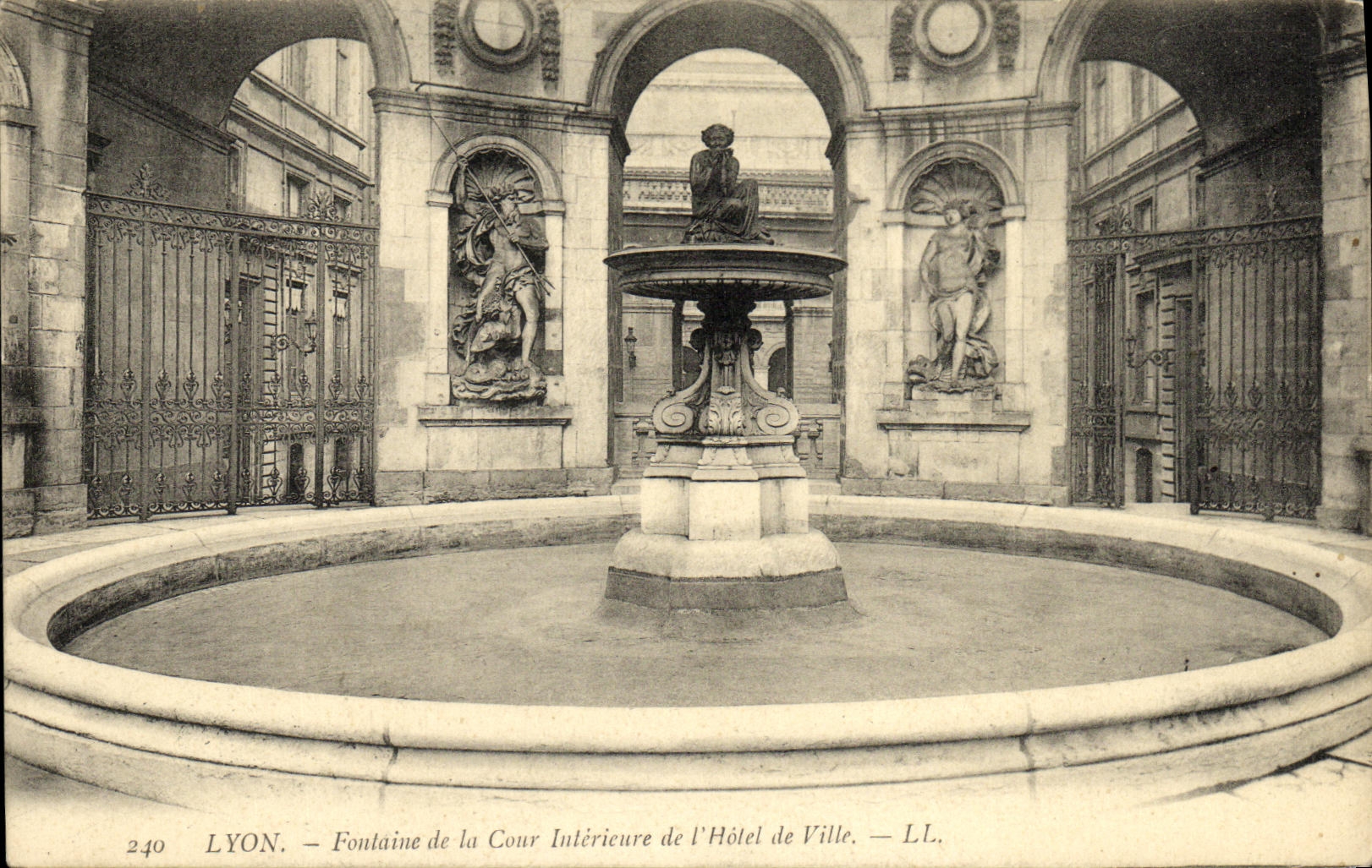 VINTAGE POSTCARD Lyon Fountain Interior Court of L Town hall
