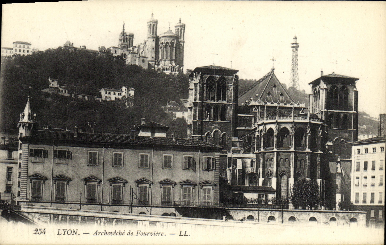 Palacio del arzobispo de Lyon de la POSTAL de la VENDIMIA de Fourviere