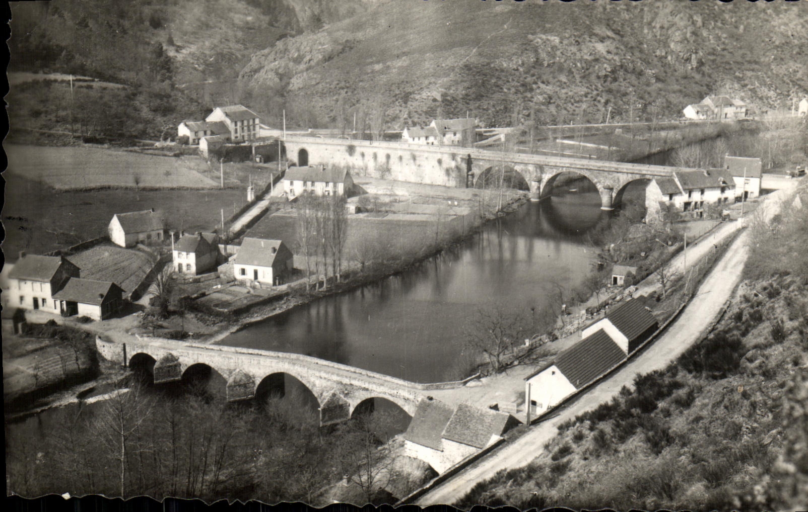 POSTAL MODERNA catarata del puente de Chouvigny de la opinion de Menat