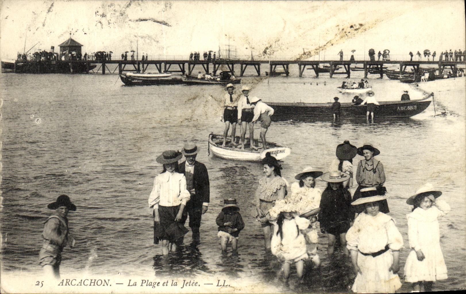 VINTAGE POSTCARD Arcachon the Beach and the Pier Children