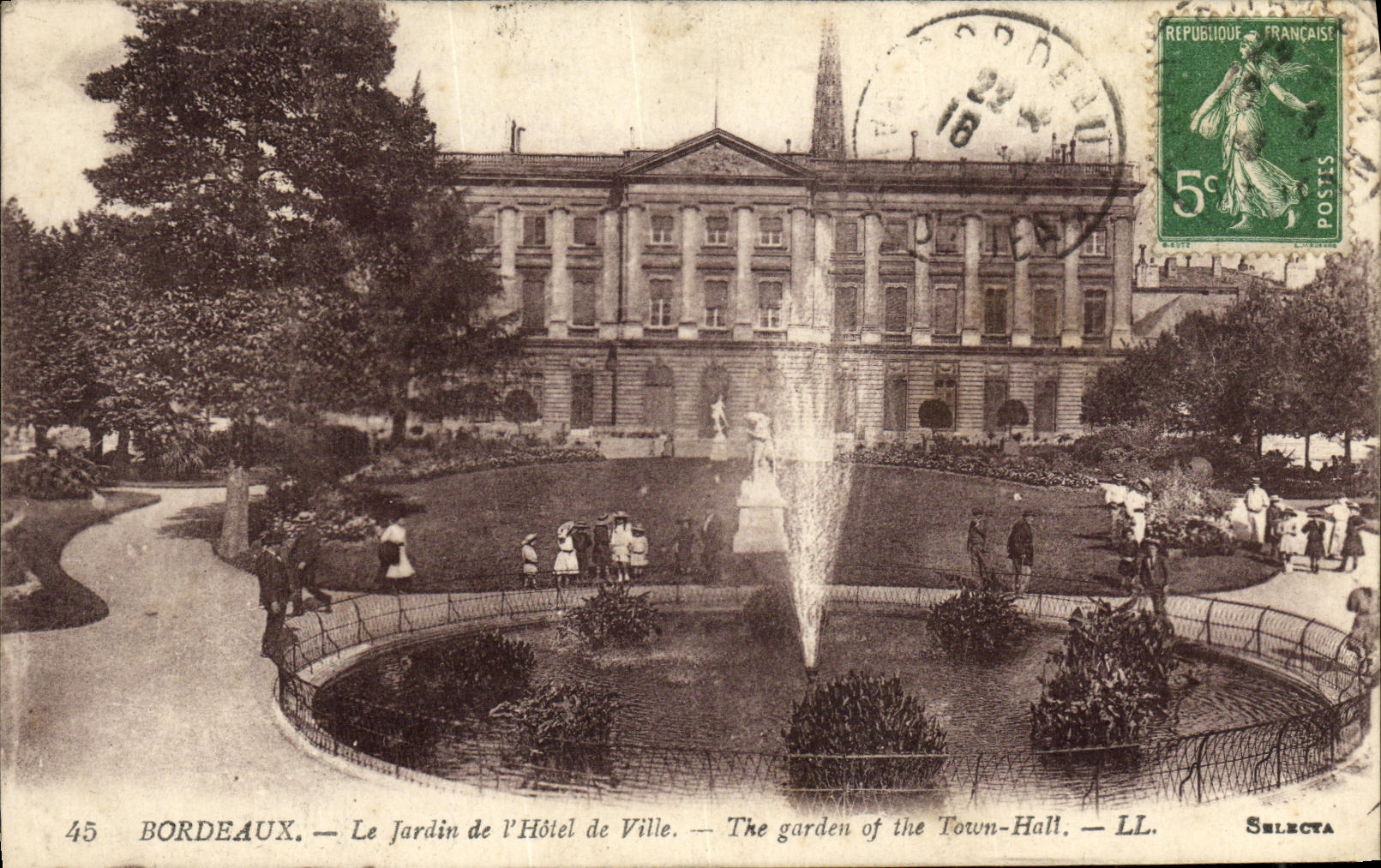 CPA Bordeaux Le Jardin de L Hotel de Ville