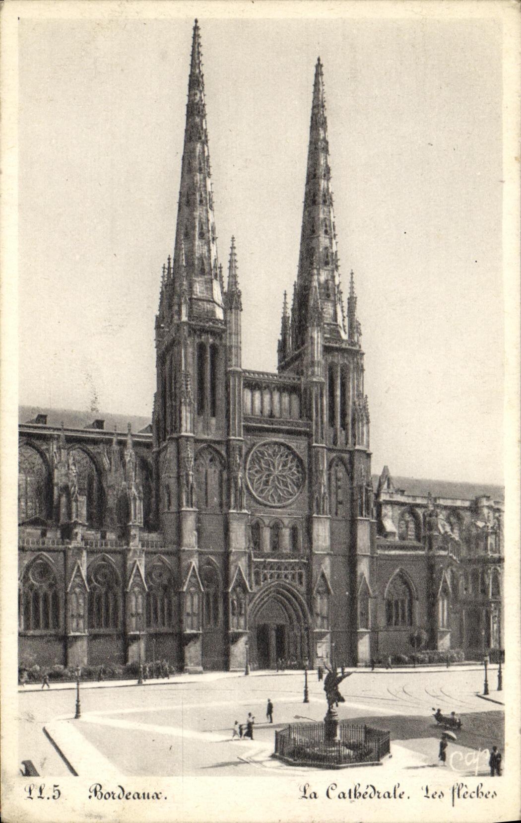 CPA Bordeaux La cathedrale Les fleches