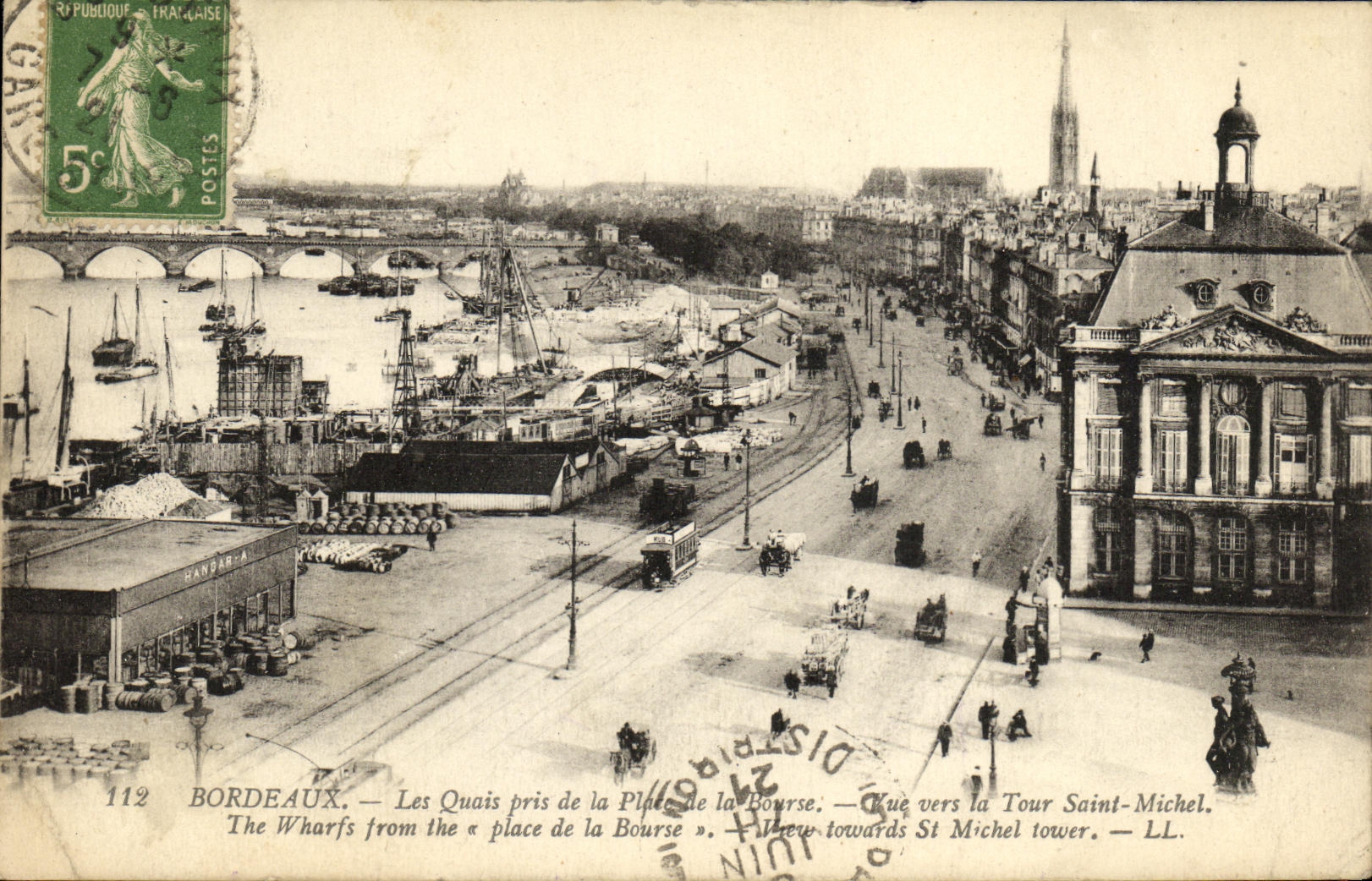 CPA Bordeaux Les Quais Pris de la Place de la Bourse Vue vers la Tour Saint Michel
