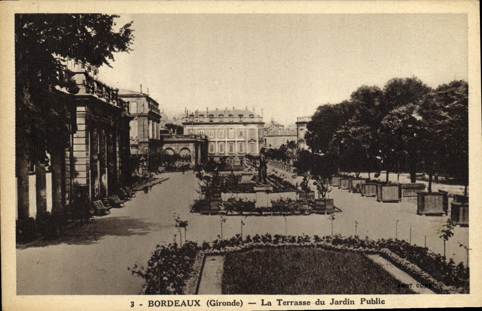 CPA Bordeaux La Terrasse du Jarin Public