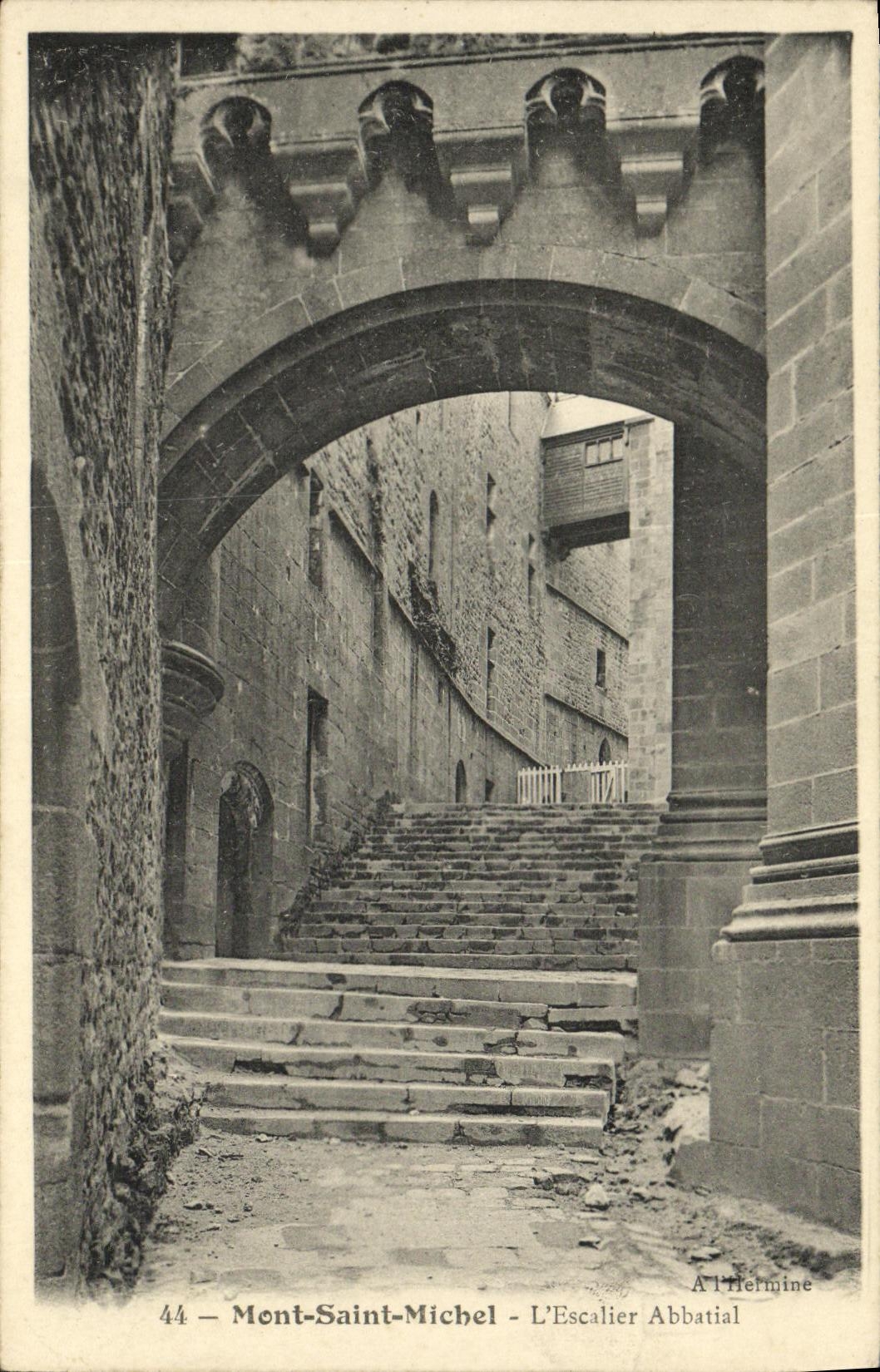 CPA Mont Saint Michel L Escalier Abbatial
