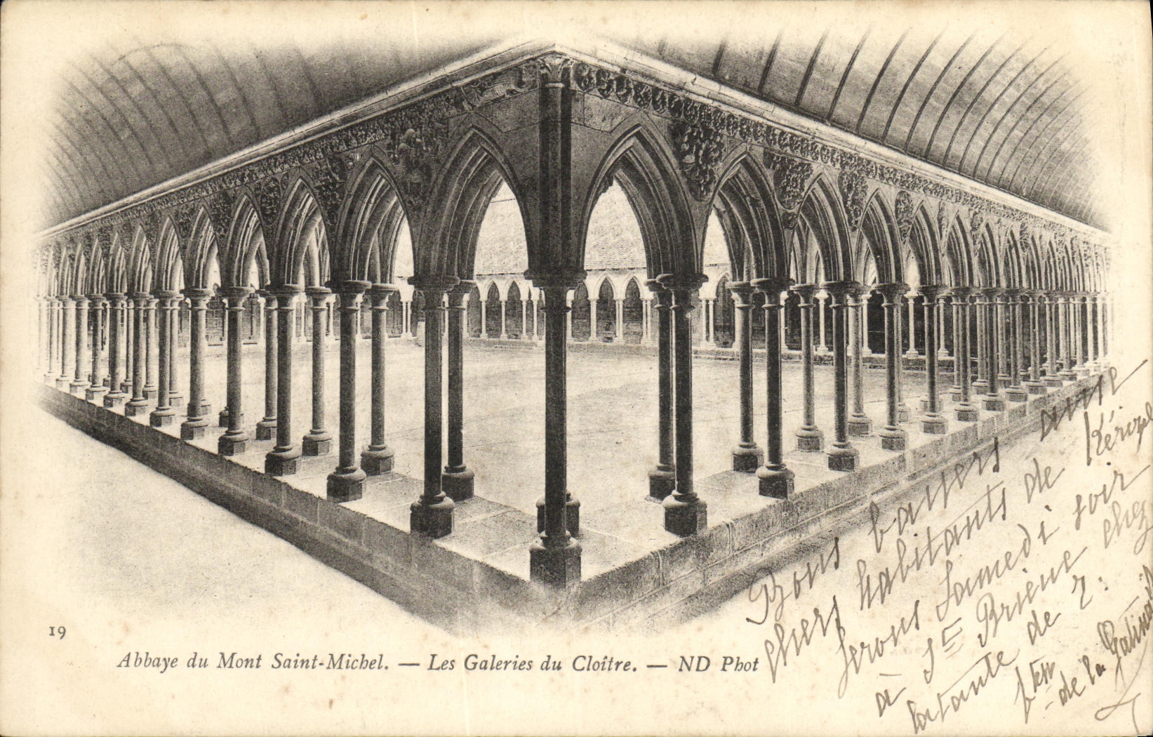CPA Mont Saint Michel Les Galeries du Cloitre