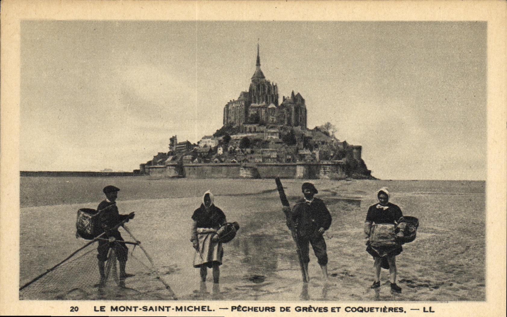 CPA La Mont Saint Michel Pecheurs De Greves Et Coquetieres