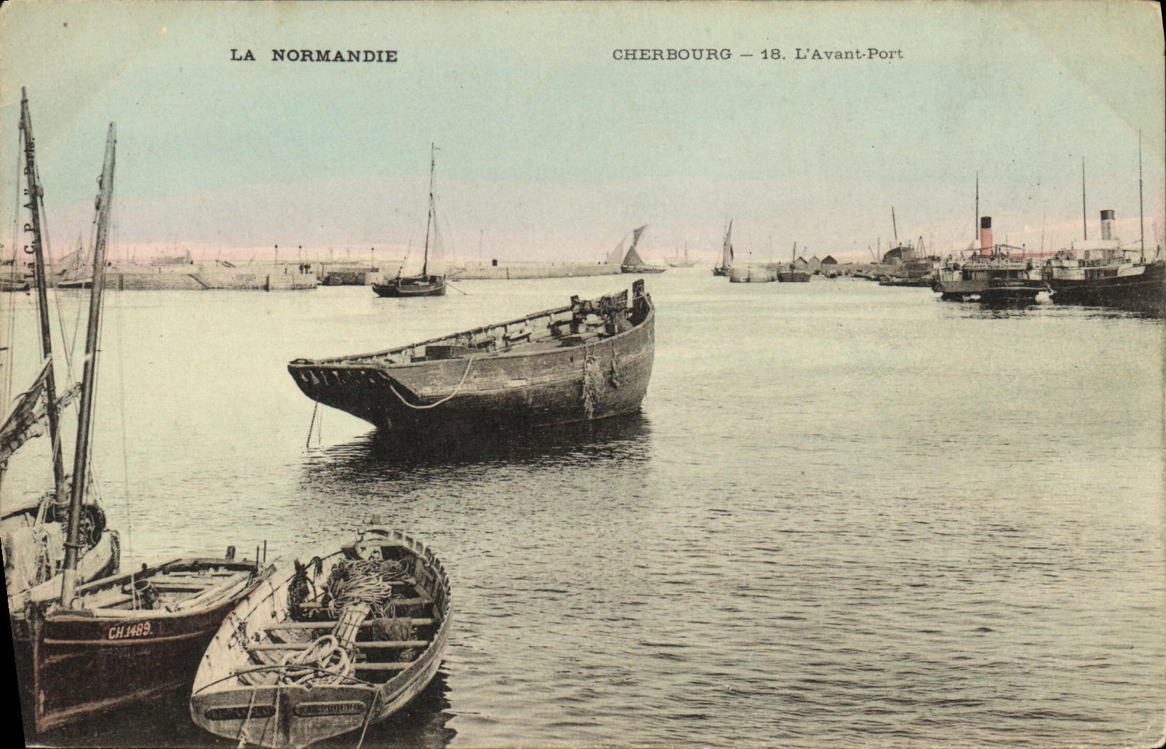 POSTAL Cherbourg L de la VENDIMIA antes del barco portuario del barco