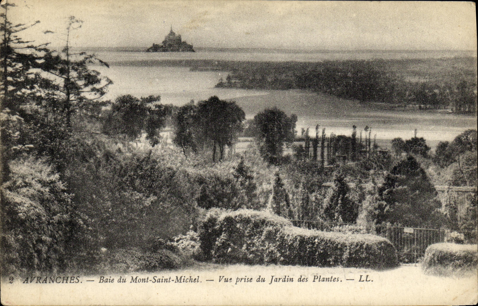 CPA Avranches Baie du Mont Saint Michel Vue Prise du Jardin des Plantes