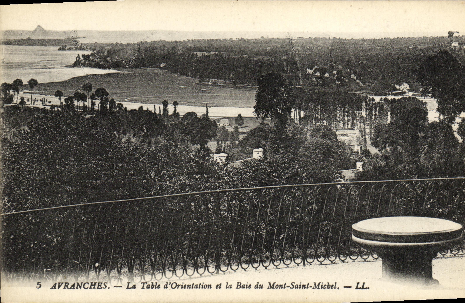 POSTAL Avranches de la VENDIMIA la orientacion de la tabla D y la bahia Mont Saint Michel