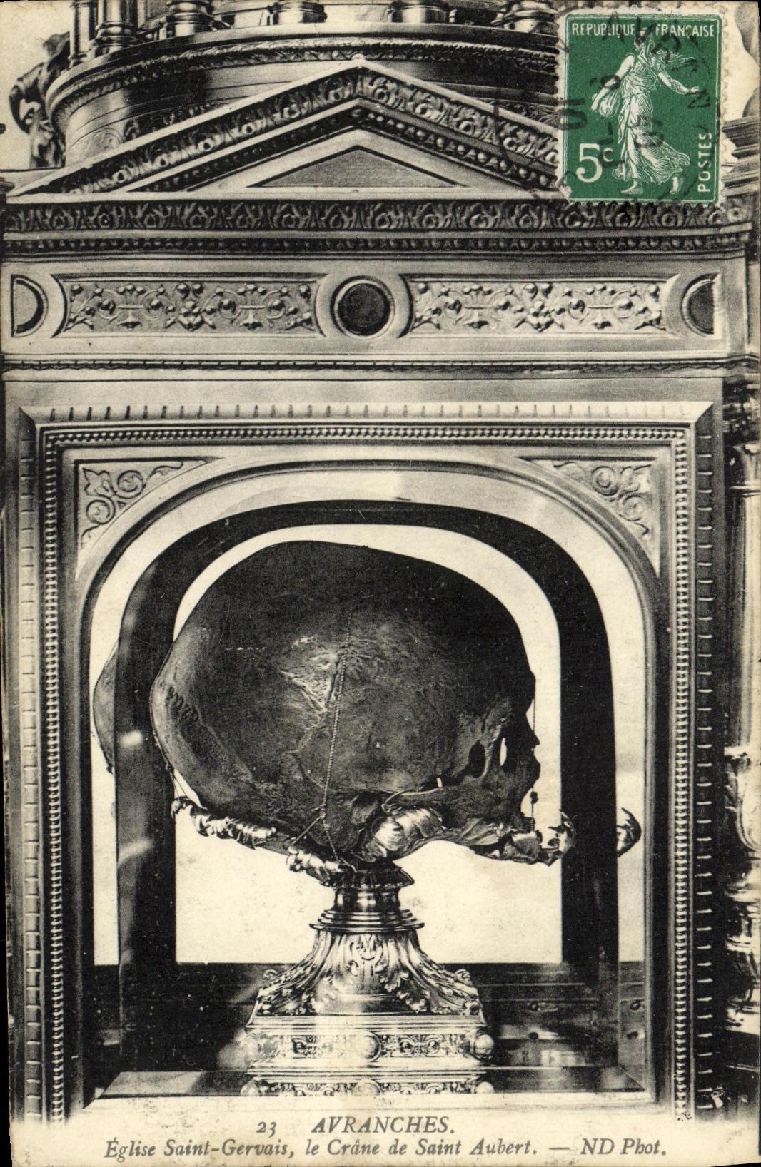 Iglesia Gervais de Avranches de la POSTAL de la VENDIMIA Saint el craneo de Aubert Saint