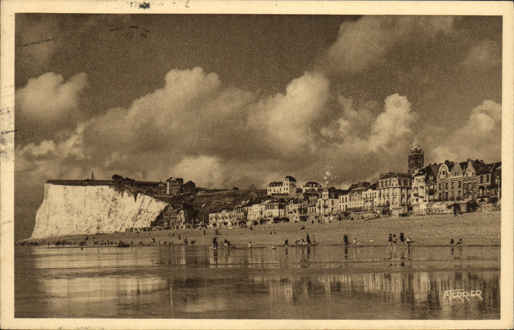 CPA Le Treport Eu Mers La plage de Mers Vue prise sur le sable et sa protection de galets