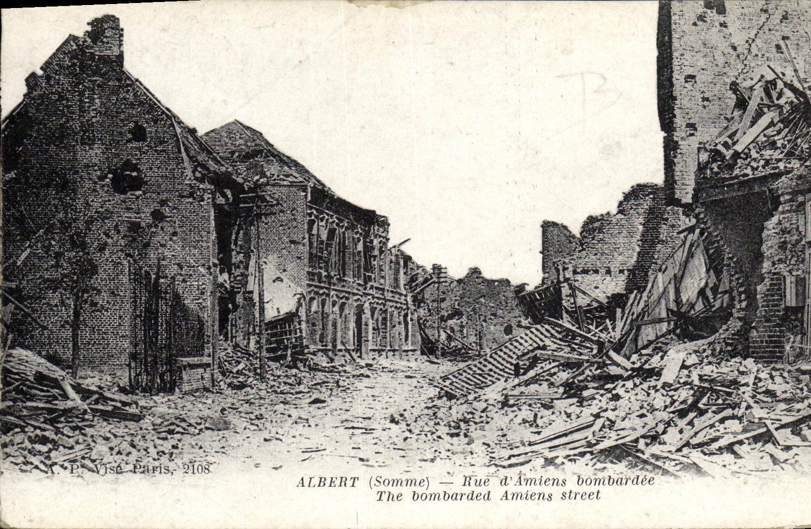 VINTAGE POSTCARD Albert Rue D Amiens Militaria