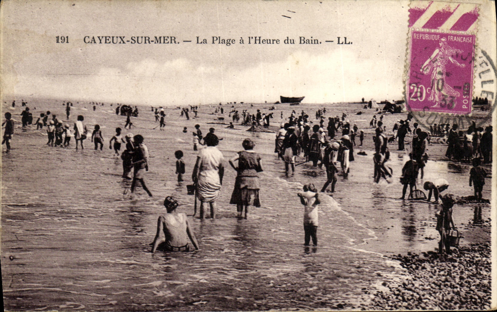 VINTAGE POSTCARD Cayeux On Mer the Beach has L Hour of the Bath