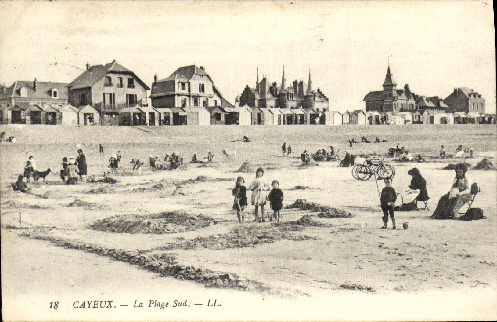 VINTAGE POSTCARD Cayeux the Southern Beach