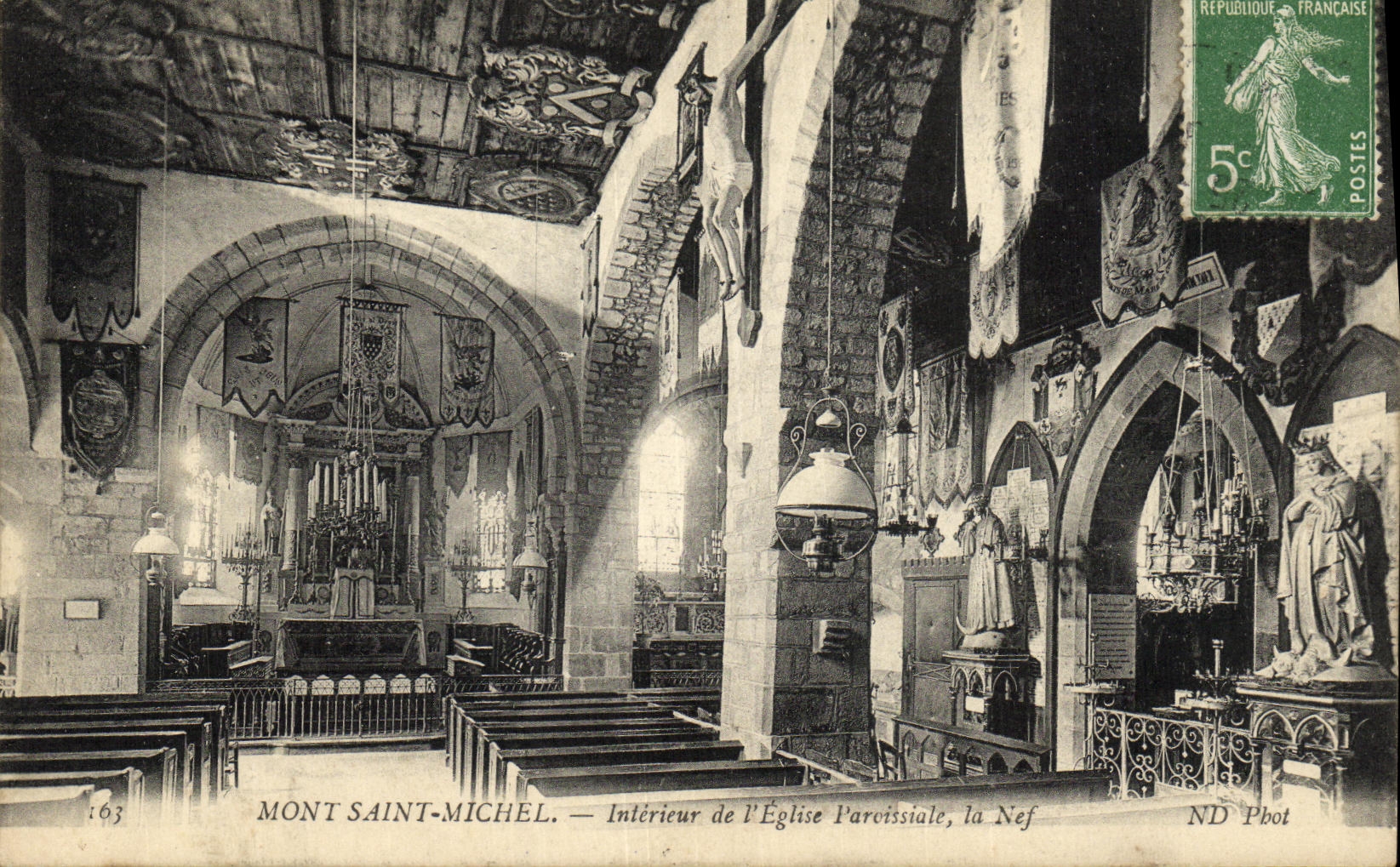 CPA Mont Saint Michel Interieur de L Eglise paroissiale La nef