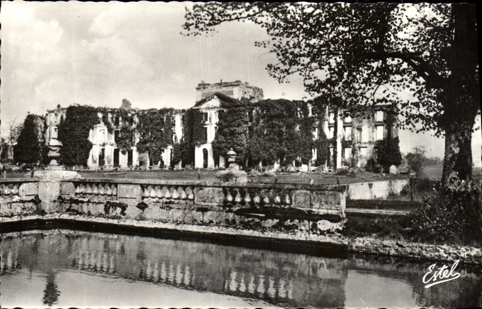 CPA La Ferte Vidame Ruines du chateau de M de Laborde