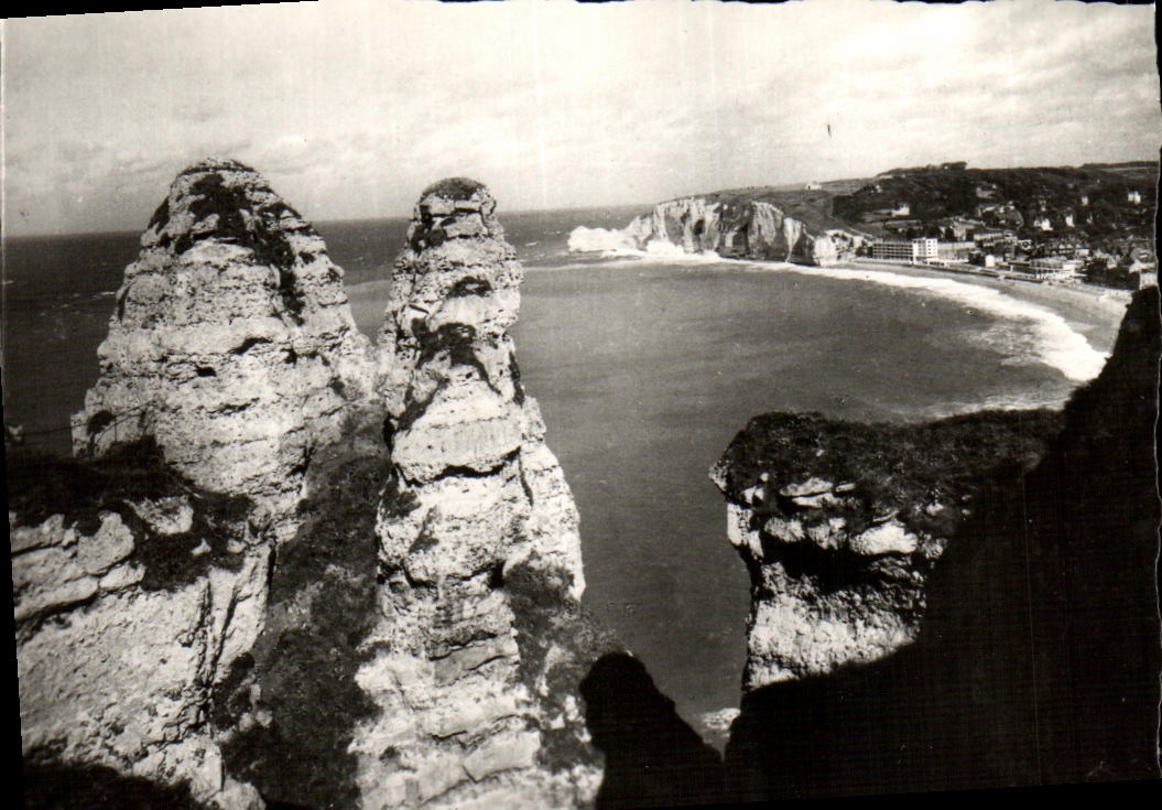 MODERN CARD Etretat the Room with the Young ladies and the Gate D Upstream