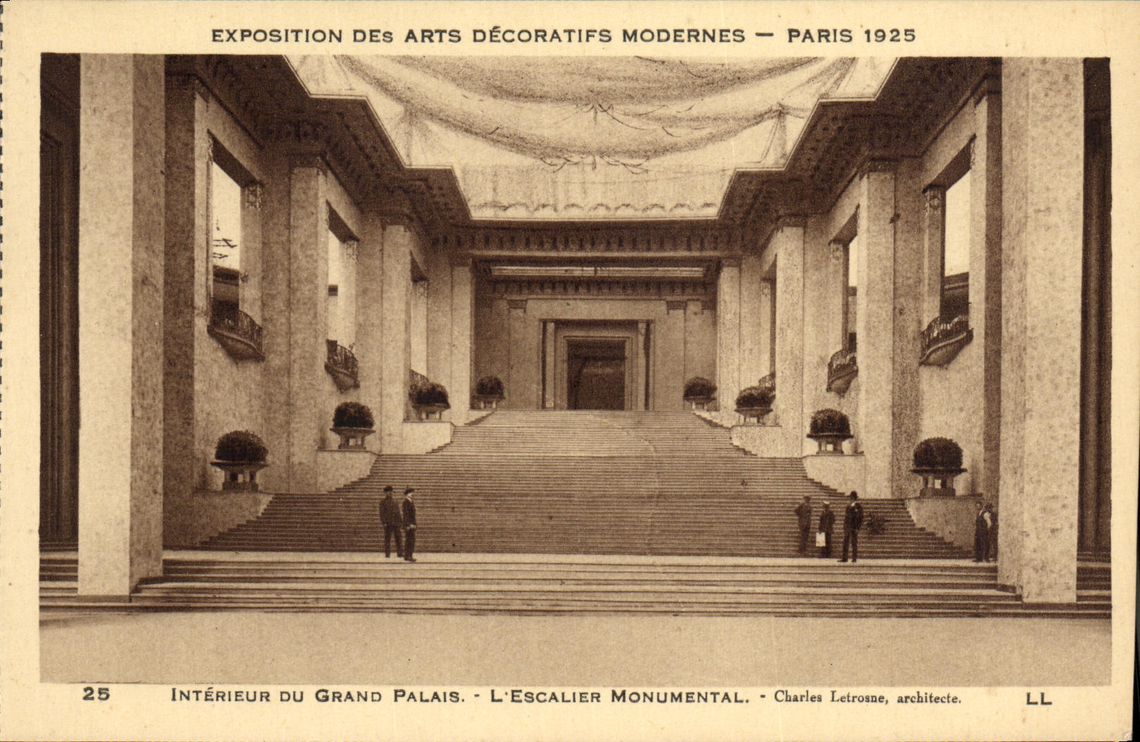 CPA Exposition des Arts Decoratifs Modernes Paris 1925 Interieur du Grand Palais L Escalier Monumental