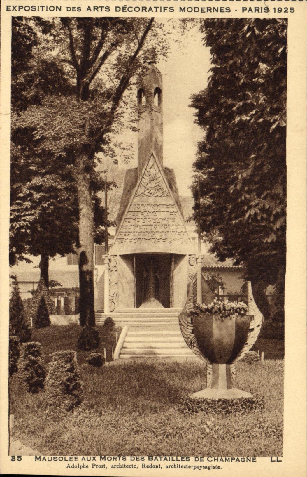CPA Exposition des Arts Decoratifs Modernes Paris 1925 Mausolee aux Morts des Batailles de Champagne
