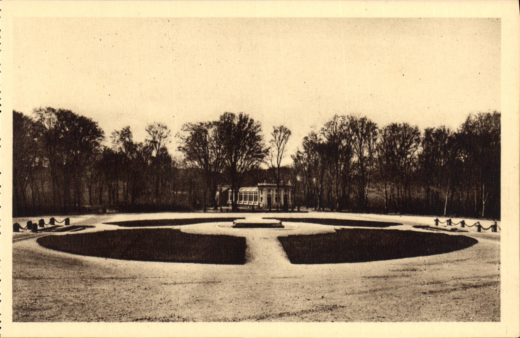 CPA Foret de Compiegne Vue generale de la Clairiere Militaria