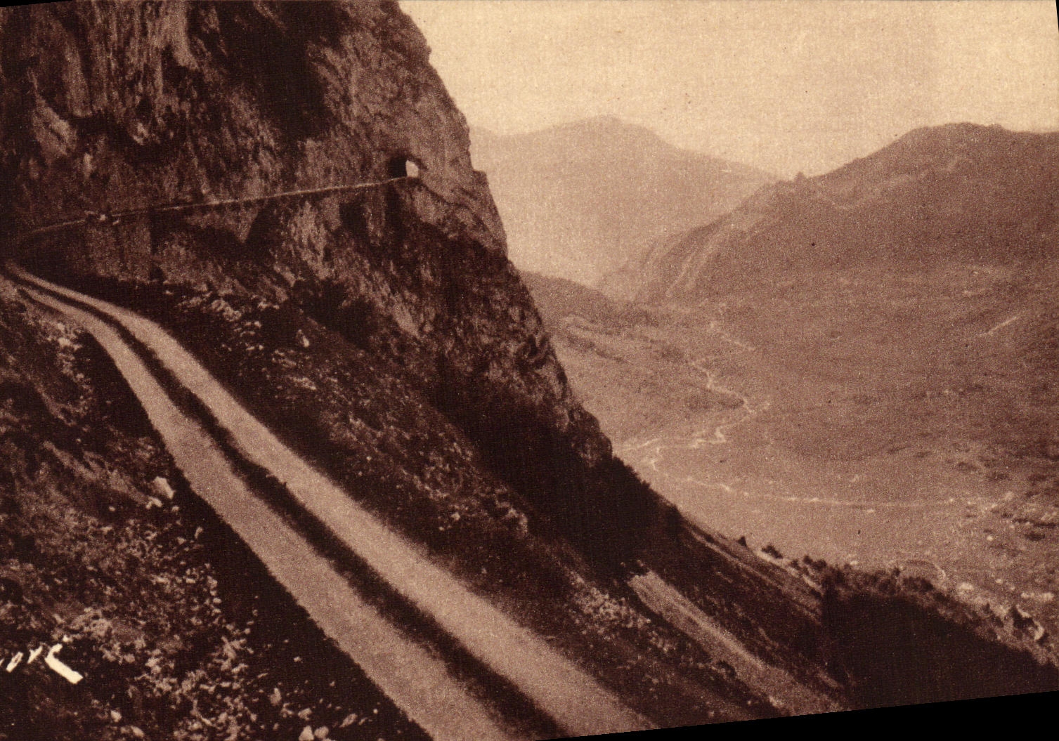 VINTAGE POSTCARD Thermal Road of the collar D Aubisque the tunnel with the rocks of Bazen