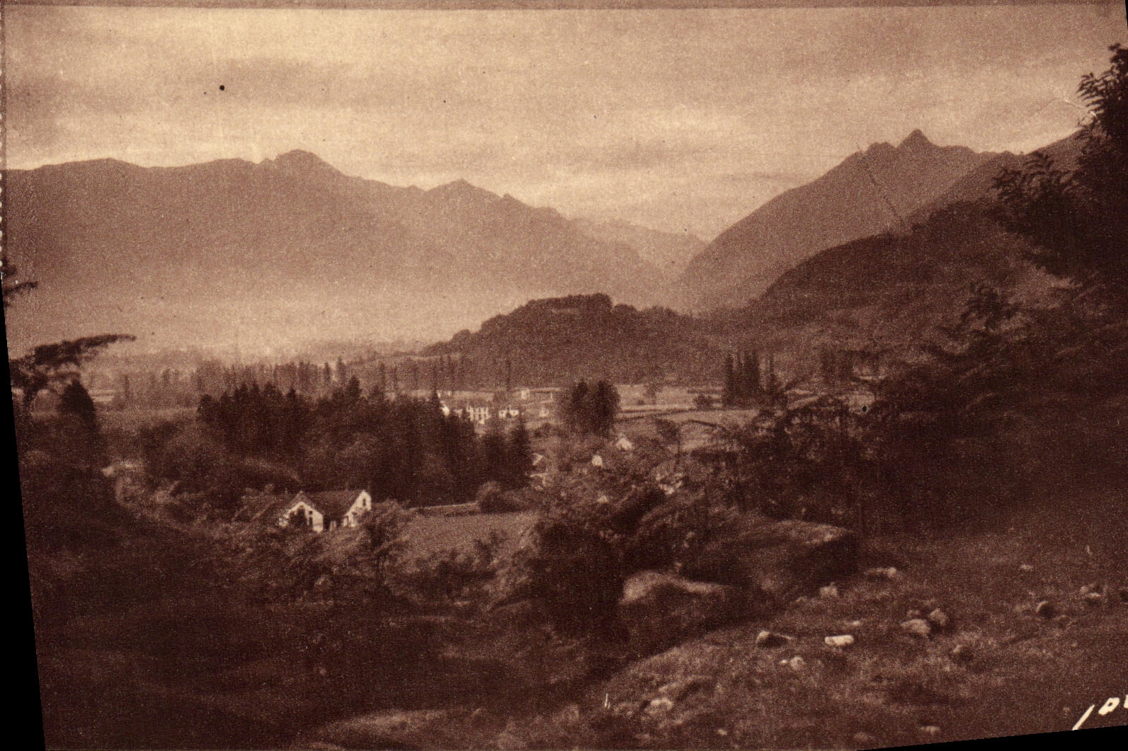 VINTAGE POSTCARD Thermal Road of the collar D Aubisque Peak of Viscos Valleys D Argeles and Pierrefitte