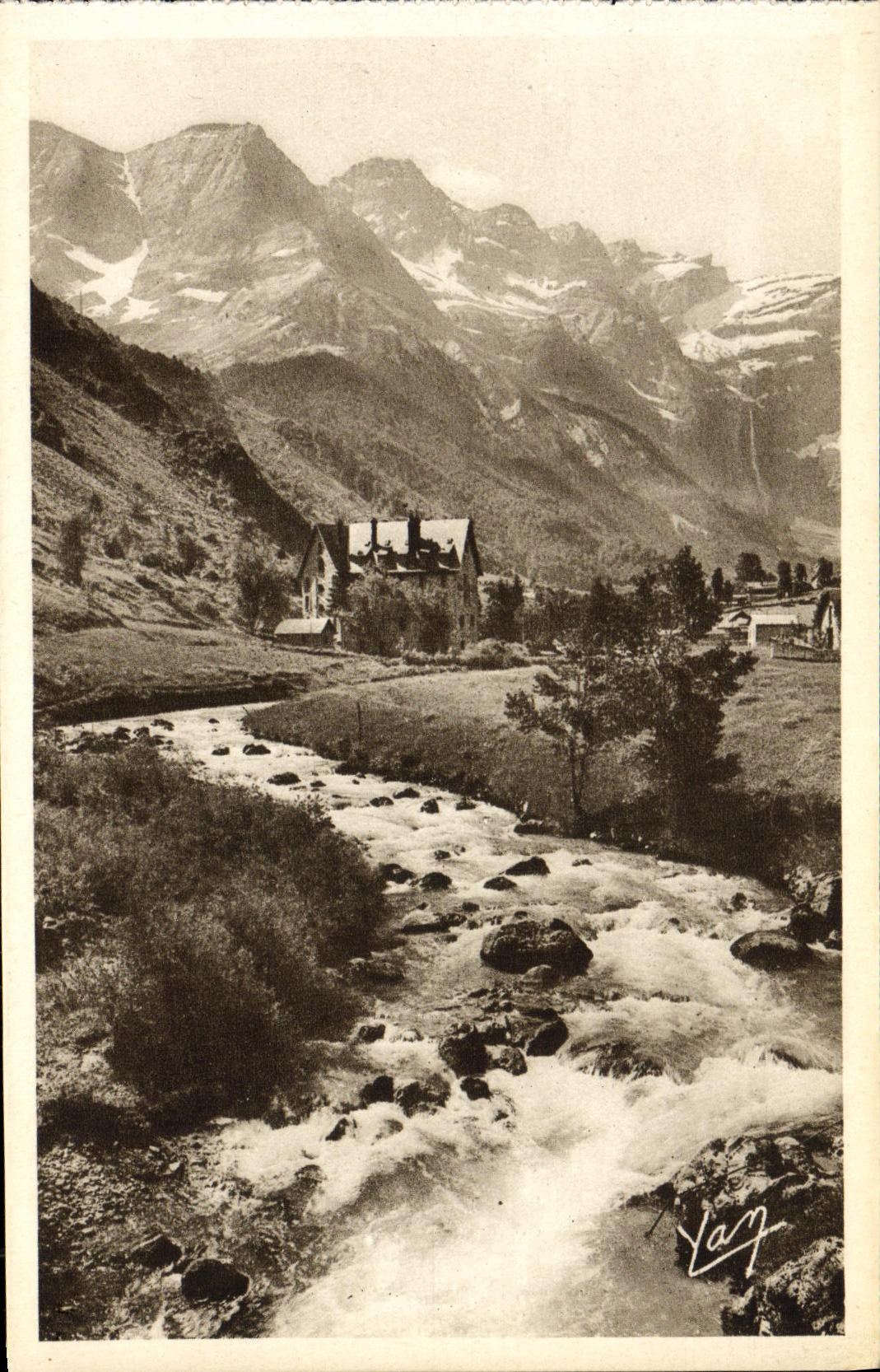 CPA Gavarnie Le Gave le Cirque et l Hotel du Vignemale