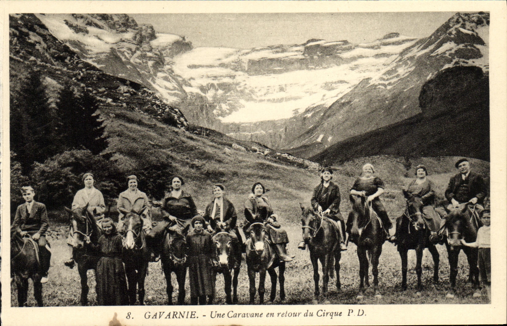CPA Gavarnie Une Caravane en retour du Cirque Anes Mules