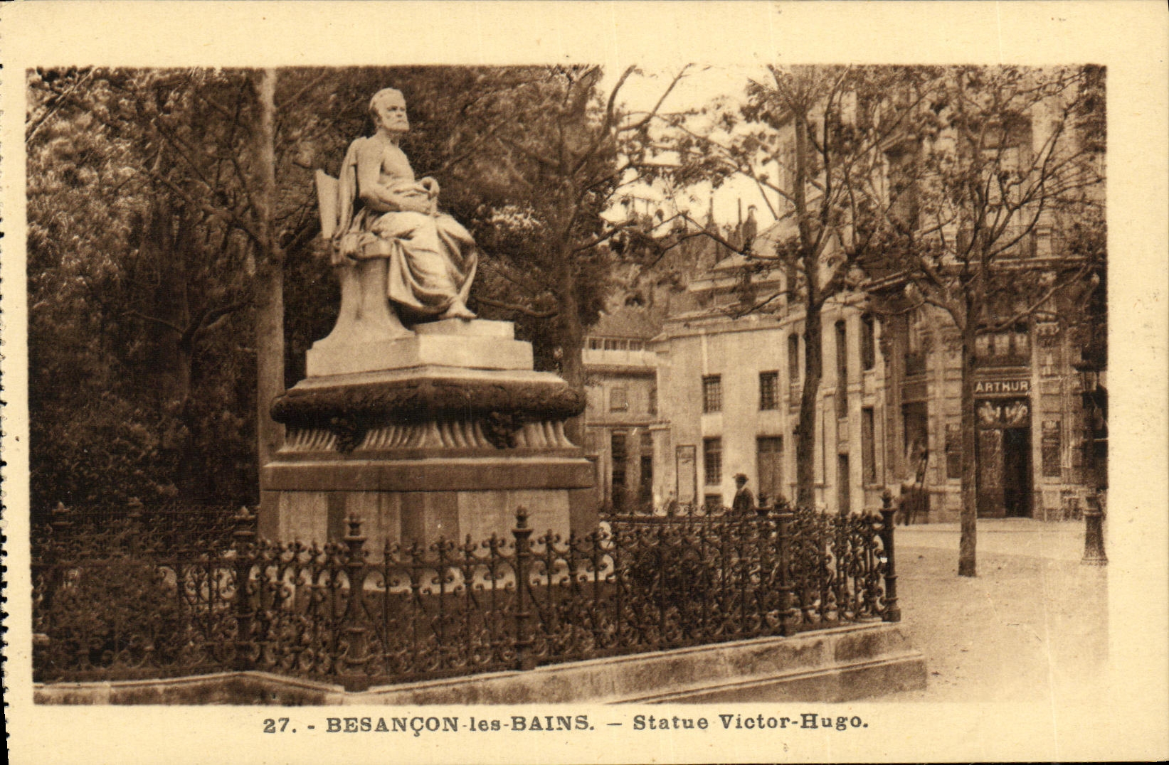 VINTAGE POSTCARD Besancon les Bains Statue Victor Hugo