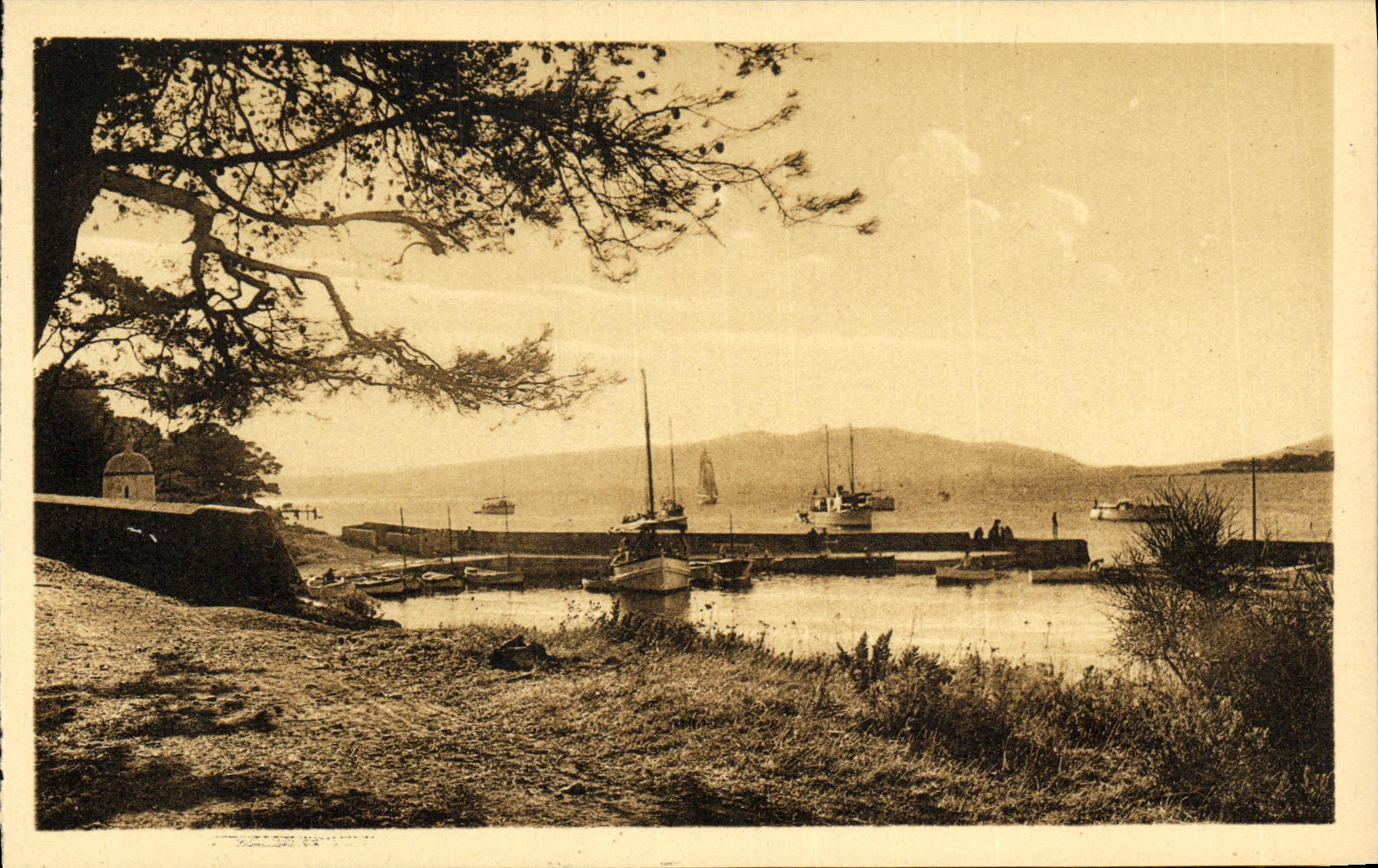 La POSTAL Ile Saint Honorat de la VENDIMIA sale adios tiene Saint barcos de Honorat