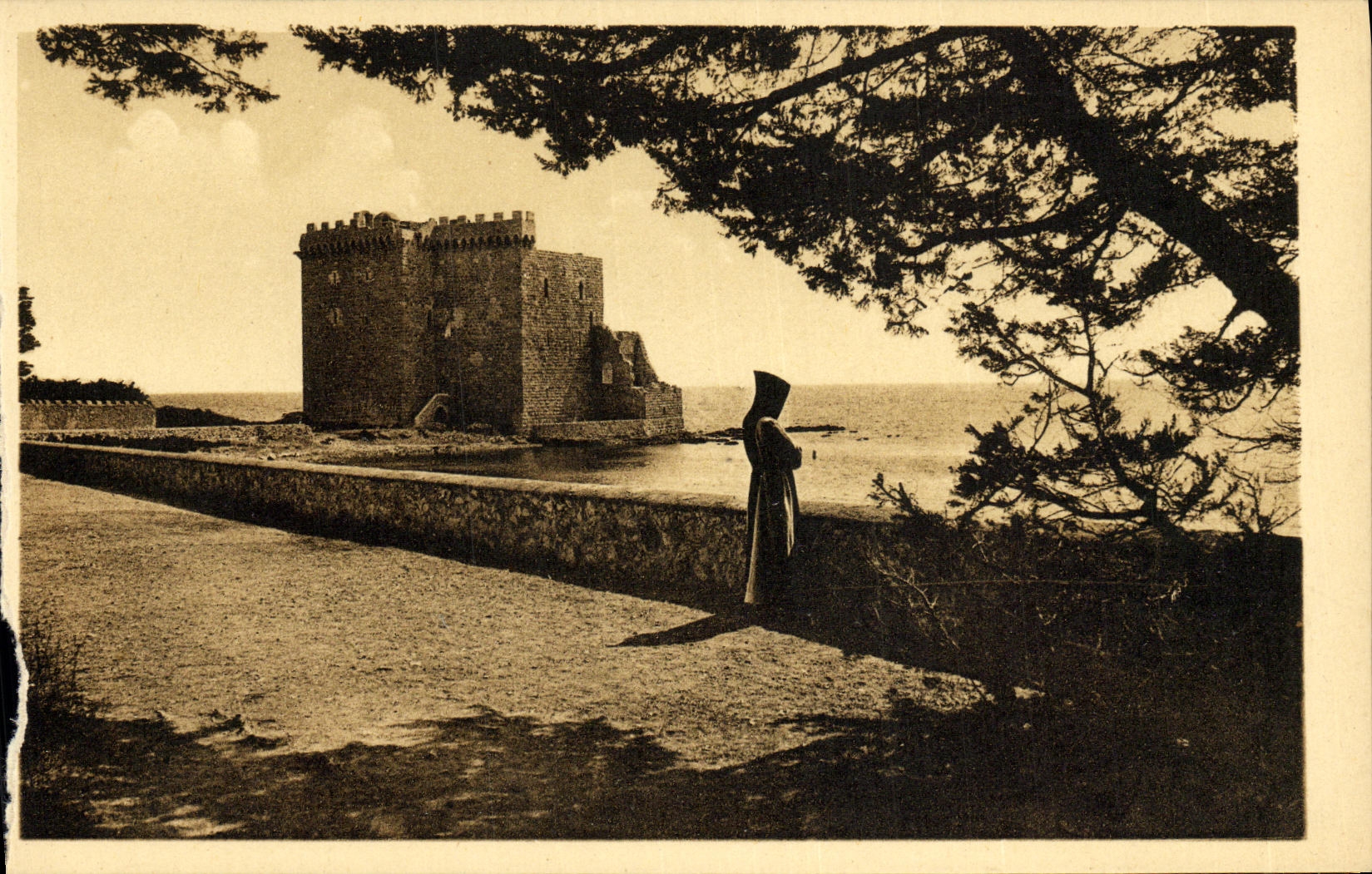 De la VENDIMIA de la POSTAL de la isla monasterio de Honorat Fortfie Saint enfrente de L inmensidad