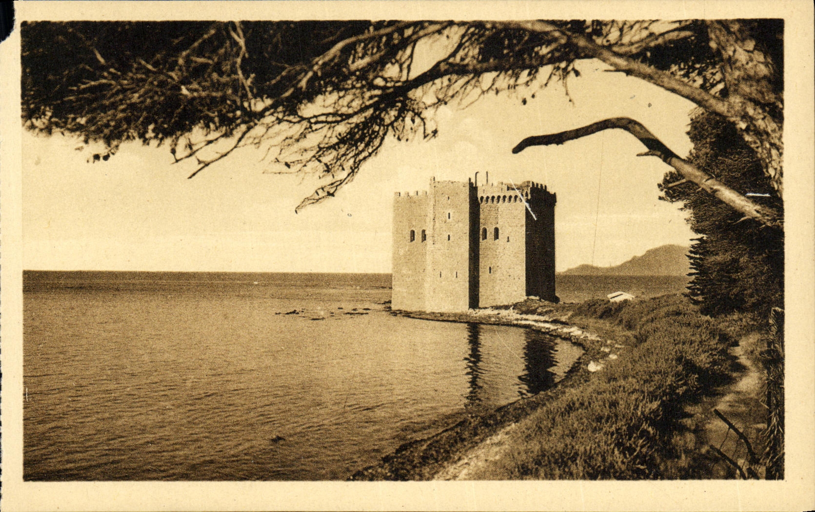 De la VENDIMIA de la POSTAL de la isla ataque frontal del este del monasterio de Honorat Saint