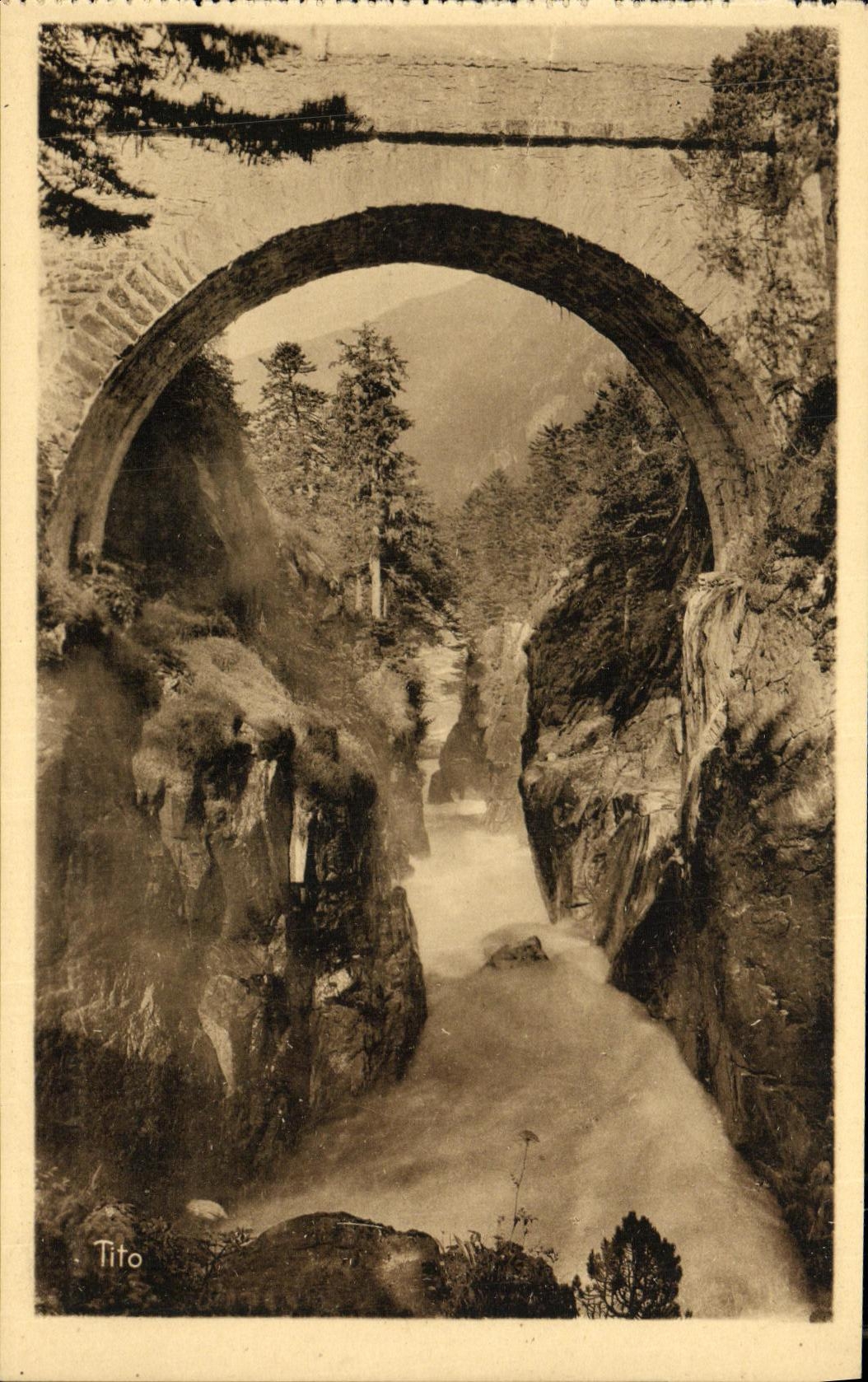 VINTAGE POSTCARD Cauterets Pit of the Bridge D Spain